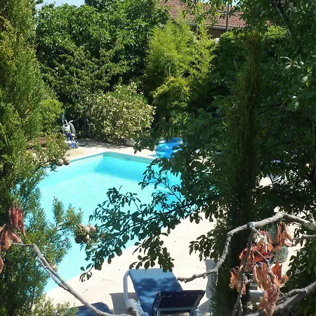 Holiday home Pretty In With Swimming Pool Courry