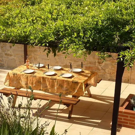 Holiday home Pretty In With Swimming Pool