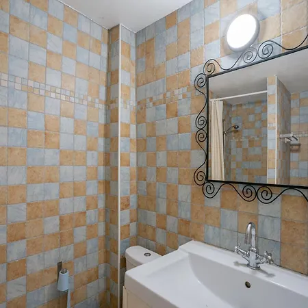 Holiday home Pretty In With Swimming Pool Courry