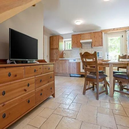 Holiday home Pretty In With Swimming Pool Courry