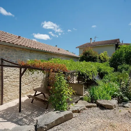 Pretty In With Swimming Pool Holiday home *