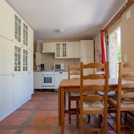 Holiday home Pretty In With Swimming Pool